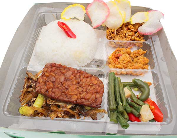 Nasi + Tumis Toge + Ayam Goreng + Tempe/Tahu Goreng + Sambal + Kerupuk