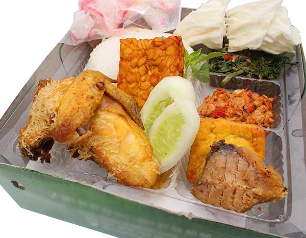 Nasi + Tumis Kangkung + Ayam Goreng + Tempe/Tahu Goreng + Sambal + Kerupuk