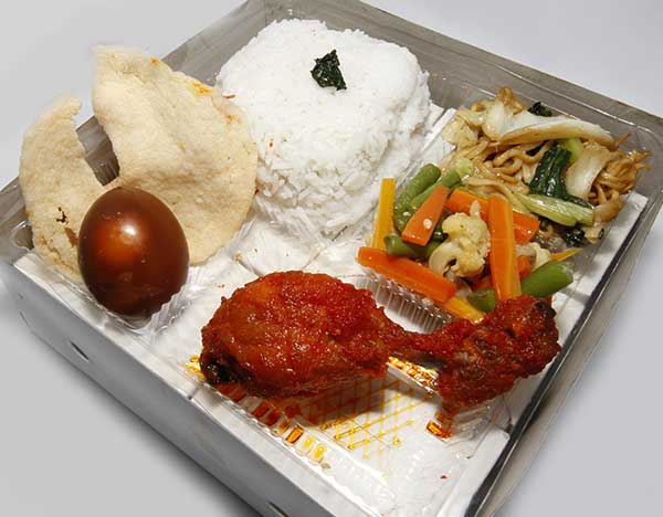 ayam: nasi kotak ayam rica rica