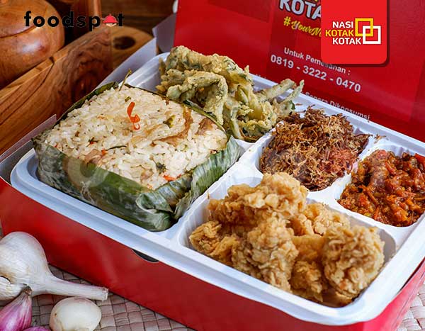 Paket NasBak Crispy Chicken Salted    Egg dari Nasi Kotak Kotak - foodspot